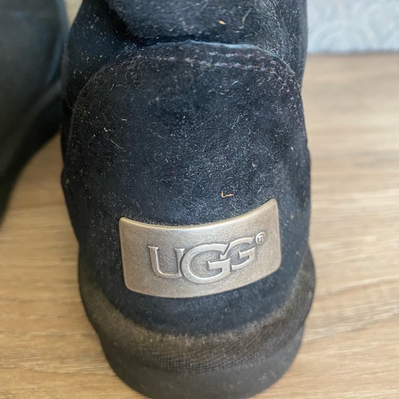 UGG Women's Black Boots - Picture 2 of 6